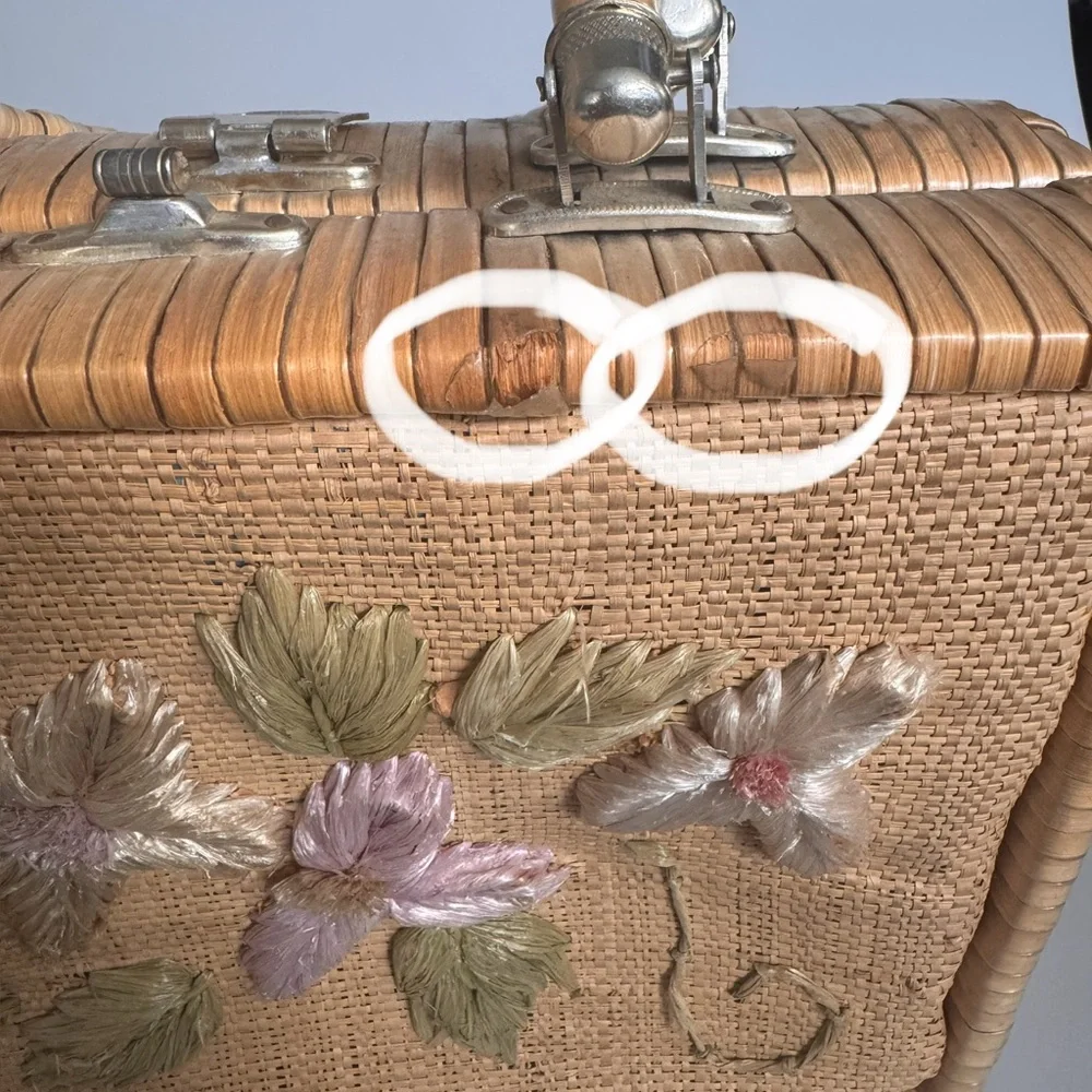 VINTAGE 50's/60's woven wicker box purse w embroidered flowers retro botanical - Picture 8 of 11